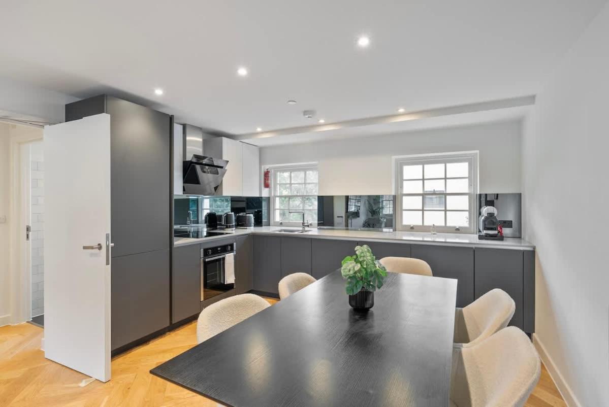 Charming 2 Bedroom 2 Bathroom Flat Near Oxford St Londen